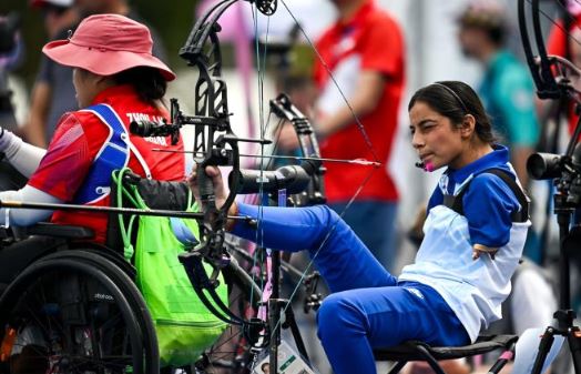 'आर्मलेस तीरंदाज शीतल रैंकिंग राउंड में दूसरे स्थान पर रहीं | '